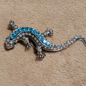 Gecko Embellished In Rhinestones Brooch Or Worn as Pendant In Silver-tone 🦎
